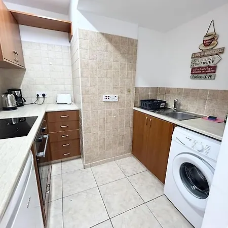 Sun Julz - Queens Gardens Apartman *