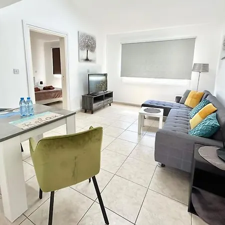Sun Julz - Queens Gardens Apartment *