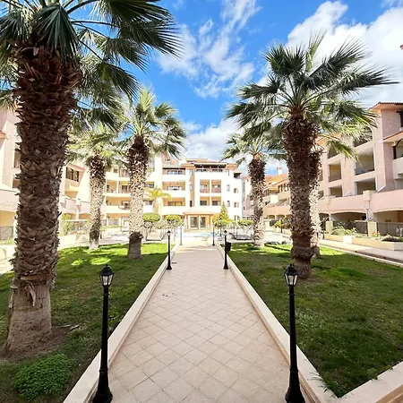 Sun Julz - Queens Gardens Apartment *