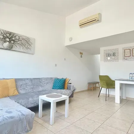 Sun Julz - Queens Gardens Apartmán